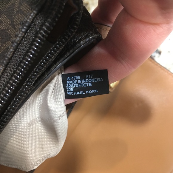 Michael Kors Fulton Logo Crossbody - Picture 8 of 11